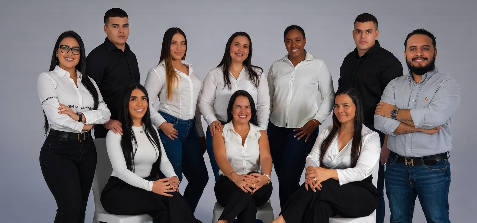 Equipo completo de ALA Global Colombia - expertos en logística internacional